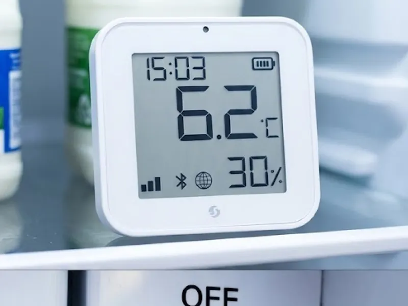A temperature sensor on a fridge shelf reading 6.2°C
